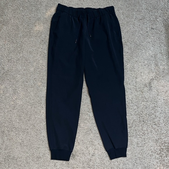 Lululemon On The Fly Jogger Black 8 - Picture 4 of 11